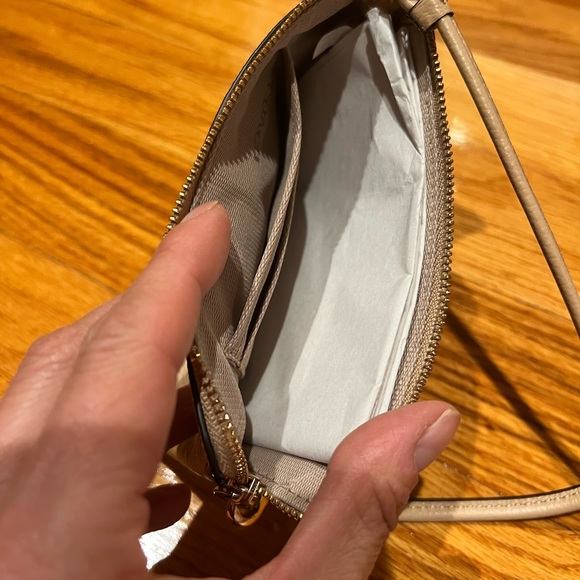 COACH Wristlet Genuine New w/ tags and box. - Picture 7 of 9